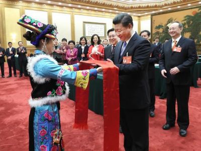 Сессия Всекитайского собрания народных представителей, Си Цзиньпин и делегация нацменьшинств, 9.3.18. Источник - russian.china.org.cn Сессия Всекитайского собрания народных представителей, Си Цзиньпин и делегация нацменьшинств, 9.3.18. Источник - russian.china.org.cn