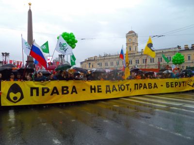 "Права - не дают, права - берут!" Лозунг противников Интернет-цензуры на демонстарции 1.5.18, СПЮ. Фото: Егор Седов "Права - не дают, права - берут!" Лозунг противников Интернет-цензуры на демонстарции 1.5.18, СПЮ. Фото: Егор Седов