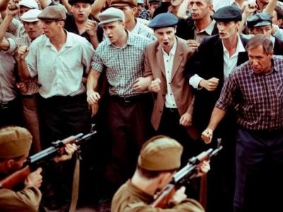 Расстрел в Новочеркасске. Кадр из фильма "Однажды в Ростове": rrnews.ru Расстрел в Новочеркасске. Кадр из фильма "Однажды в Ростове": rrnews.ru