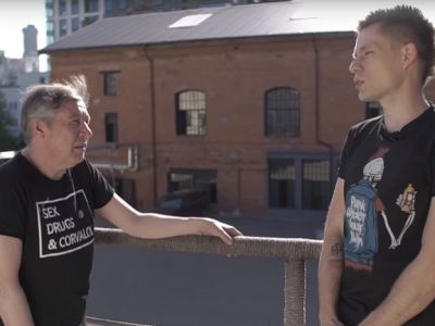 Михаил Ефремов и Юрий Дудь. Скрин видео: www.discred.ru Михаил Ефремов и Юрий Дудь. Скрин видео: www.discred.ru