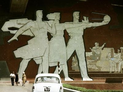 Волжская ГЭС, "монументальный фон", 1961 год. Фото: russiainphoto.ru Волжская ГЭС, "монументальный фон", 1961 год. Фото: russiainphoto.ru