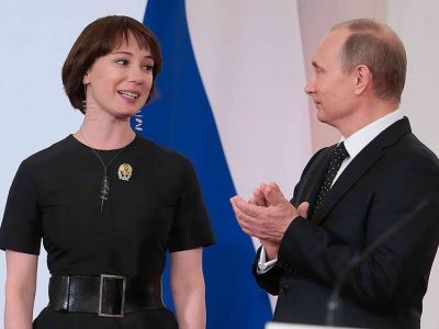 Чулпан Хаматова и Путин. Фото: fakty.ua Чулпан Хаматова и Путин. Фото: fakty.ua