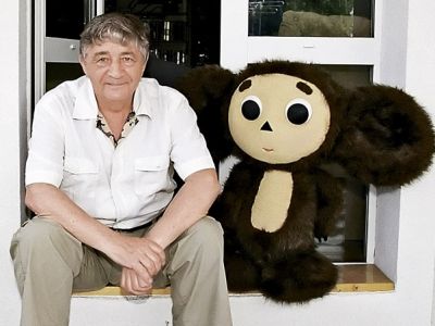 Эдуард Успенский и Чебурашка. Фото: libs.ru Эдуард Успенский и Чебурашка. Фото: libs.ru