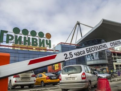 Эвакуация в ТРЦ "Гринвич". Фото: ura.ru Эвакуация в ТРЦ "Гринвич". Фото: ura.ru