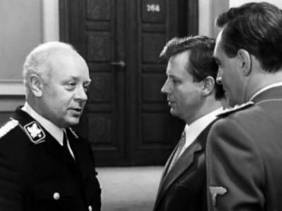 Мюллер, Шелленберг и Штирлиц (кадр из т/ф "Семнадцать мгновений весны". Скрин: sovietslash.diary.ru Мюллер, Шелленберг и Штирлиц (кадр из т/ф "Семнадцать мгновений весны". Скрин: sovietslash.diary.ru