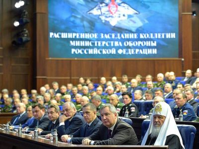 Патриарх Кирилл (Гундяев) на расширенном заседании коллегии Минобороны РФ. Фото: www.facebook.com/sn258 Патриарх Кирилл (Гундяев) на расширенном заседании коллегии Минобороны РФ. Фото: www.facebook.com/sn258