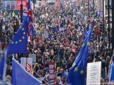 Акция в Лондоне за повторный Брексит, Фото: dw.com Акция в Лондоне за повторный Брексит, Фото: dw.com