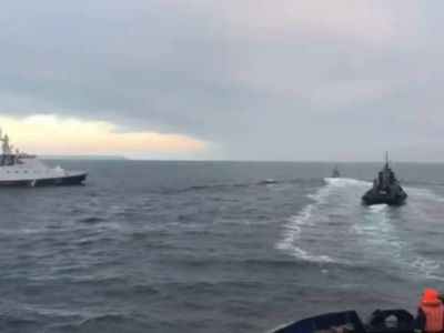 Суда в Керченском проливе, 25.11.18. Скрин видео: www.youtube.com/watch?v=gcTSDaCg5xA Суда в Керченском проливе, 25.11.18. Скрин видео: www.youtube.com/watch?v=gcTSDaCg5xA