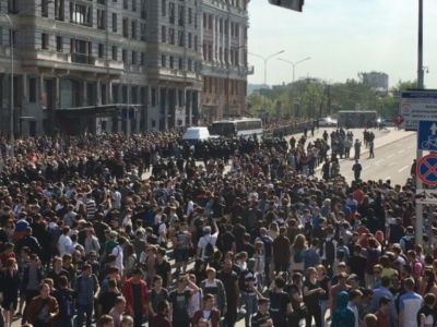 Митинг на Пушкинской площади 5 мая 2018 года. Фото: svoboda.org Митинг на Пушкинской площади 5 мая 2018 года. Фото: svoboda.org