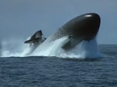 Всплытие подводной лодки. Фото: youtu.be/LOU4Qeb26Fk Всплытие подводной лодки. Фото: youtu.be/LOU4Qeb26Fk