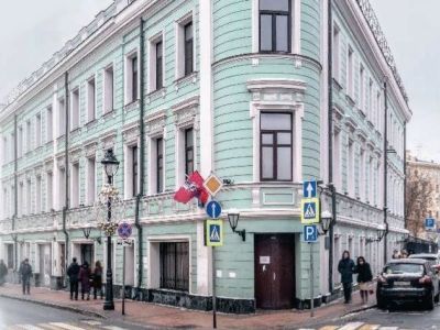 Дом на углу Большой Никитской и Малого Кисловского переулка Дом на углу Большой Никитской и Малого Кисловского переулка