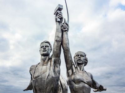 Скульптура В.Мухиной "Рабочий и колхозница". Фото: mir24.tv Скульптура В.Мухиной "Рабочий и колхозница". Фото: mir24.tv