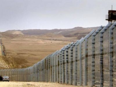 Забор вдоль границы с Газой. Фото: stmegi.com Забор вдоль границы с Газой. Фото: stmegi.com