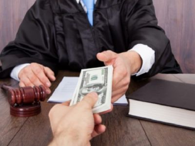 Взятка. Фото: prioritet.org Взятка. Фото: prioritet.org