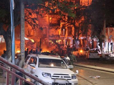 Поврежденное здание отеля в Могадишо. Фото: Radio Mustaqbal Поврежденное здание отеля в Могадишо. Фото: Radio Mustaqbal