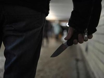 Мужчина с ножом. Фото: kherson.net Мужчина с ножом. Фото: kherson.net