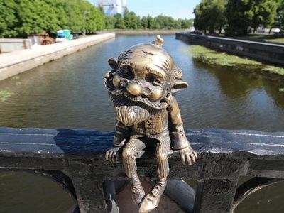 Скульптура домового в Калининграде. Фото: s10.stc.all.kpcdn.net Скульптура домового в Калининграде. Фото: s10.stc.all.kpcdn.net