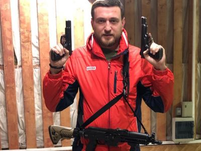 Адвокат Павел Пятницкий с оружием. Фото: vesti-ukr.com Адвокат Павел Пятницкий с оружием. Фото: vesti-ukr.com