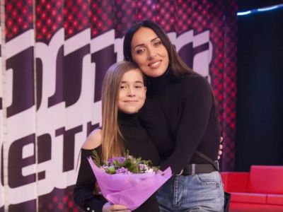 Певица Алсу с дочерью Микеллой. Источник фото: letidor.ru Певица Алсу с дочерью Микеллой. Источник фото: letidor.ru