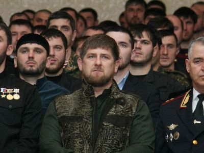 Рамзан Кадыров со своими соратниками. Фото: Саид Царнаев / РИА Новости / Scanpix Рамзан Кадыров со своими соратниками. Фото: Саид Царнаев / РИА Новости / Scanpix