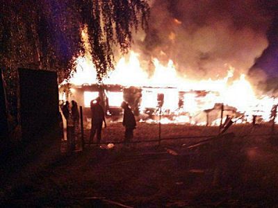 Горят дома. Фото: Александр Воронин, Каспаров.Ru Горят дома. Фото: Александр Воронин, Каспаров.Ru