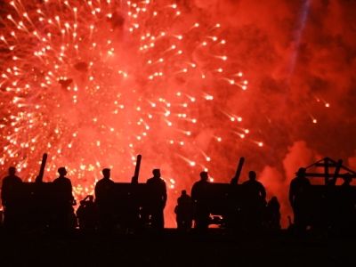 Салют. Фото: Рамиль Ситдиков / "РИА Новости" Салют. Фото: Рамиль Ситдиков / "РИА Новости"