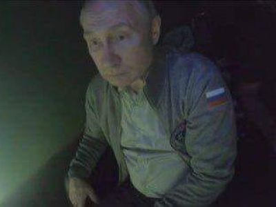 Путин в батискафе. Скрин видео: www.facebook.com/profile.php?id=100000846776340 Путин в батискафе. Скрин видео: www.facebook.com/profile.php?id=100000846776340