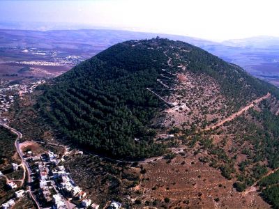 Гора Тавор (Фавор), Израиль. Фото: semiestrel.ru Гора Тавор (Фавор), Израиль. Фото: semiestrel.ru