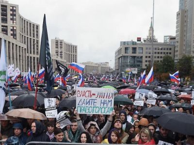 Митинг 10 августа "За свободные выборы" на проспекте Академика Сахарова. Фото: Эмин Джафаров / Коммерсант Митинг 10 августа "За свободные выборы" на проспекте Академика Сахарова. Фото: Эмин Джафаров / Коммерсант