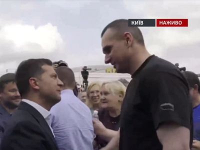 Владимир Зеленский и Олег Сенцов, Киев, 7.9.19. Скрин: www.facebook.com/JuliaAug Владимир Зеленский и Олег Сенцов, Киев, 7.9.19. Скрин: www.facebook.com/JuliaAug