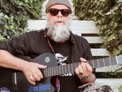 Борис Гребенщиков. Скриншот видео, на котором он исполняет песню "Вечерний М". Скриншот: youtube.com/Борис Гребенщиков Борис Гребенщиков. Скриншот видео, на котором он исполняет песню "Вечерний М". Скриншот: youtube.com/Борис Гребенщиков