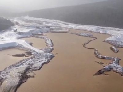 Последствия прорыва дамбы в Красноярском крае. Фото: МЧС РФ / ТАСС Последствия прорыва дамбы в Красноярском крае. Фото: МЧС РФ / ТАСС