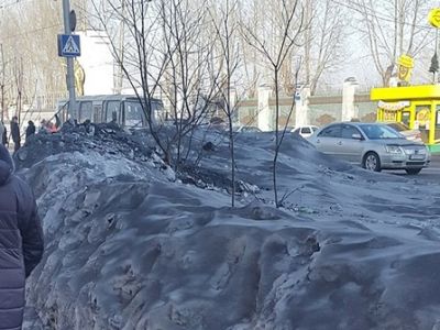 Черный снег в Киселевске. Фото: vk.com/prokopievsk Черный снег в Киселевске. Фото: vk.com/prokopievsk