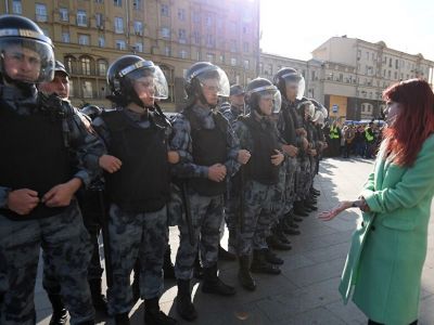 Акция в поддержку незарегистрированных кандидатов в Мосгордуму. 3 августа 2019. Фото: Евгений Одиноков / РИА Новости Акция в поддержку незарегистрированных кандидатов в Мосгордуму. 3 августа 2019. Фото: Евгений Одиноков / РИА Новости