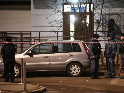 На месте убийства руководителя Центра противодействия экстремизму МВД Ингушетии Ибрагима Эльджаркиева. Фото: Максим Григорьев/ТАСС На месте убийства руководителя Центра противодействия экстремизму МВД Ингушетии Ибрагима Эльджаркиева. Фото: Максим Григорьев/ТАСС