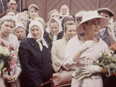 Модели от Christian Dior в СССР, 1959. Фото: www.facebook.com/maxim.nikitka.mirovich Модели от Christian Dior в СССР, 1959. Фото: www.facebook.com/maxim.nikitka.mirovich