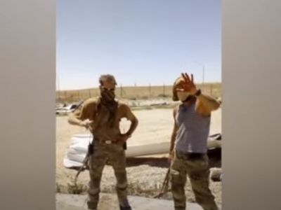 Предполагаемые участники ЧВК после расправы над сирийским дезертиром. Скрин видео www.youtube.com/watch?v=40-EoejDySc Предполагаемые участники ЧВК после расправы над сирийским дезертиром. Скрин видео www.youtube.com/watch?v=40-EoejDySc