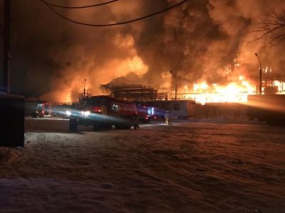 Пожар На территории нефтехимического завода в Уфе. Фото : МЧС России по Республике Башкортостан Пожар На территории нефтехимического завода в Уфе. Фото : МЧС России по Республике Башкортостан
