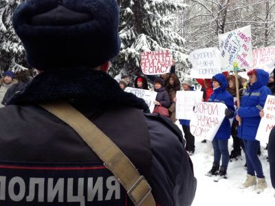 Сотрудники скорой помощи вышли на пикет в Новосибирске. Фото: Тайга.Инфо Сотрудники скорой помощи вышли на пикет в Новосибирске. Фото: Тайга.Инфо
