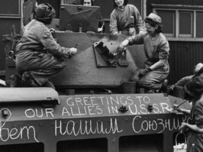 Подготовка к отправке танка по ленд-лизу. Фото: newizv.ru Подготовка к отправке танка по ленд-лизу. Фото: newizv.ru