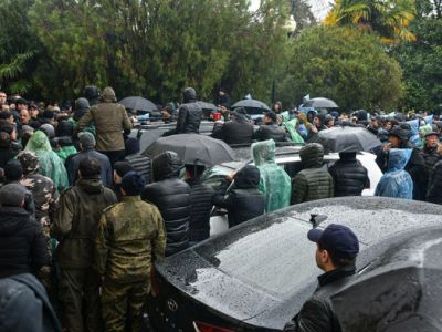Протесты у администрации президента в Абхазии. Фото: Томас Тхайцук / РИА Новости Протесты у администрации президента в Абхазии. Фото: Томас Тхайцук / РИА Новости