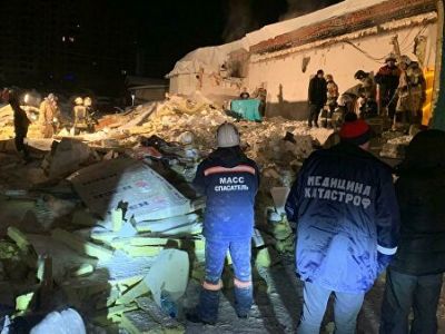 Последствия обрушения пристройки к кафе в Новосибирске. Фото: ГУ МЧС по Новосибирской области Последствия обрушения пристройки к кафе в Новосибирске. Фото: ГУ МЧС по Новосибирской области