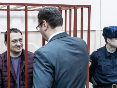 Экс-полицейский Игорь Ляховец в Басманном суде. Фото: Евгений Фельдман / Медуза Экс-полицейский Игорь Ляховец в Басманном суде. Фото: Евгений Фельдман / Медуза