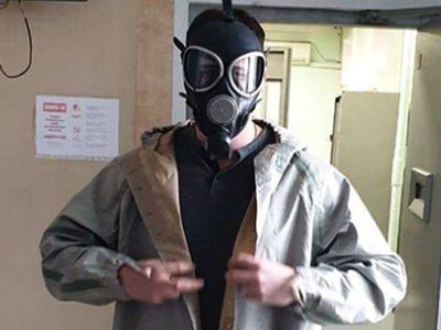 Адвокат у входа в СИЗО. Фото: "Независимая газета"