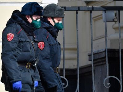 Росгвардия патрулирует улицы. Фото: Михаил Воскресенский / РИА Новости Росгвардия патрулирует улицы. Фото: Михаил Воскресенский / РИА Новости