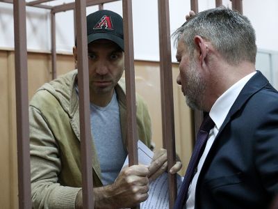 Михаил Абызов (слева). Фото: Андрей Любимов / РБК