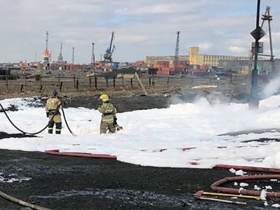 Разлив топлива на ТЭЦ структуры "Норникеля". Фото: neftegaz.ru Разлив топлива на ТЭЦ структуры "Норникеля". Фото: neftegaz.ru