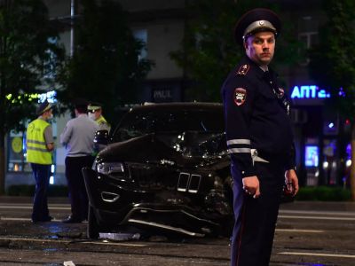 Последствия ДТП с участием актера Михаила Ефремова. Фото: Игорь Иванко / Коммерсант Последствия ДТП с участием актера Михаила Ефремова. Фото: Игорь Иванко / Коммерсант