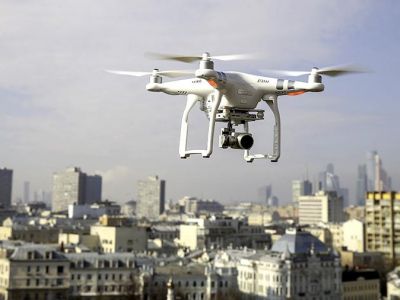 Дрон над городом. Фото: ТАСС Дрон над городом. Фото: ТАСС