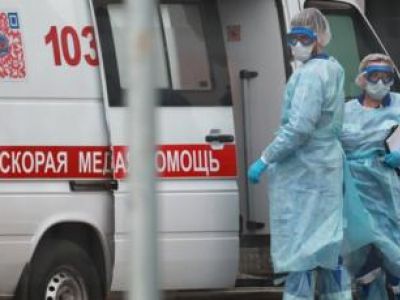 Скорая, врачи. Фото: SERGEY FADEICHEV/TASS